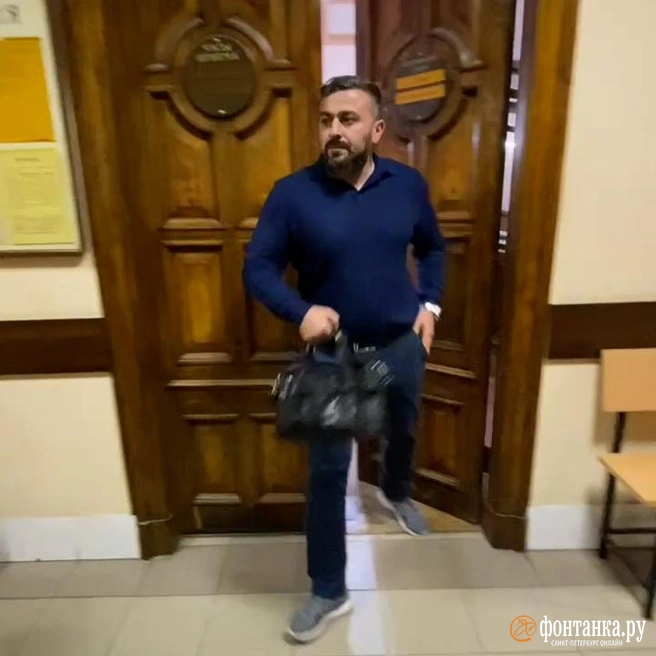Господин, уже не полицейский. Вежливый майор Сентемов дал 100 тысяч за мордобой и попросил оставить себя свободным | Источник: скриншот видео