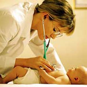Раннее перерезание пуповины может повредить младенцу