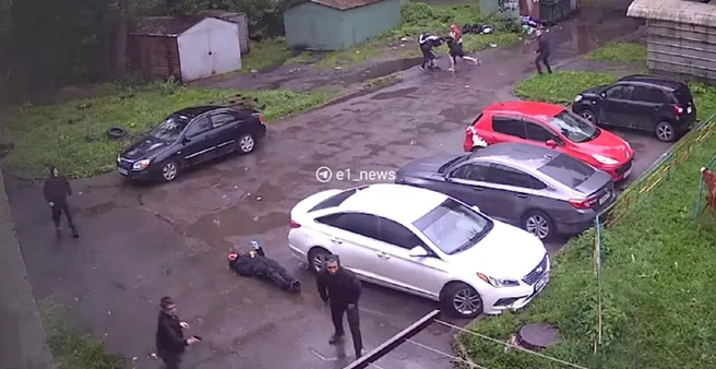 Потасовка попала на видео | Источник: читатель Е1.RU