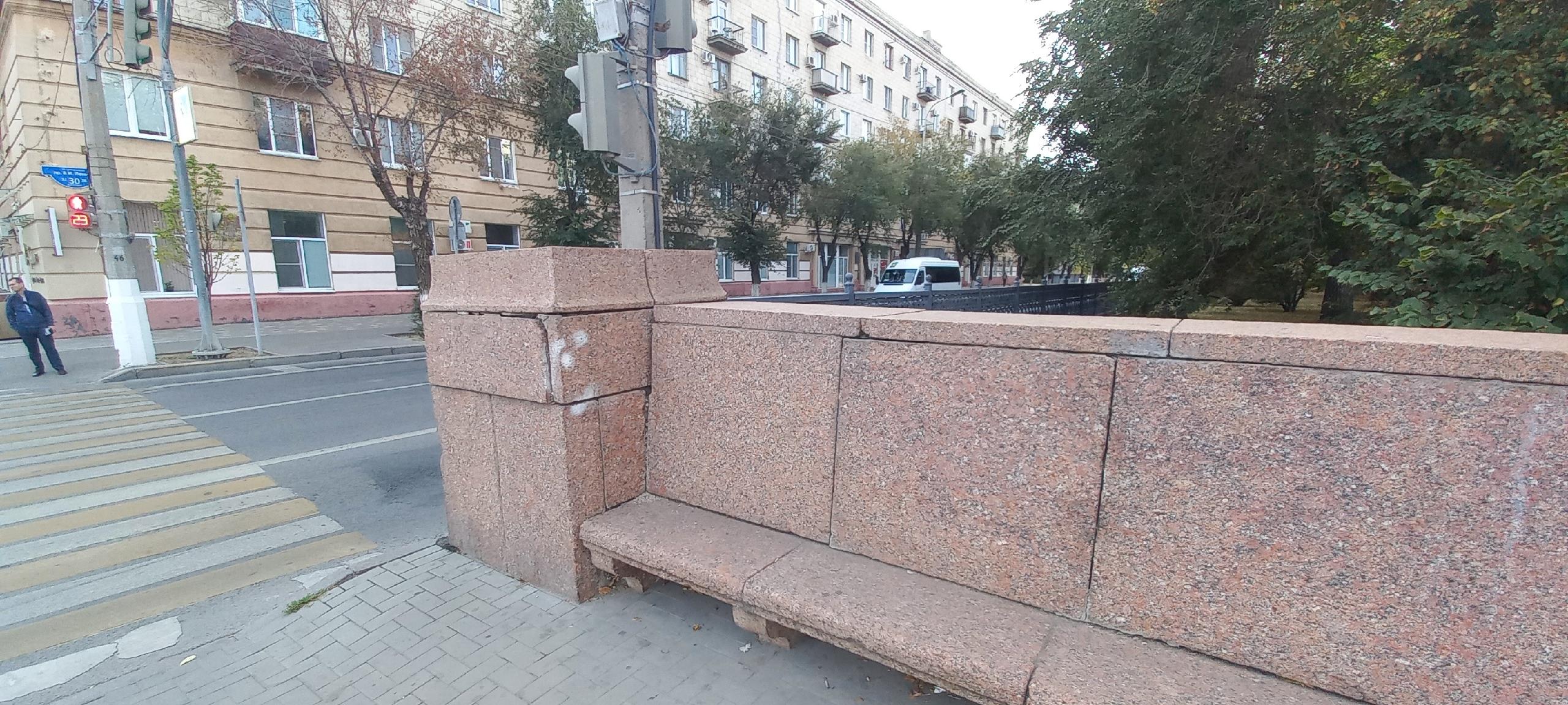 В Волгограде общественник просит отремонтировать вход на бульвар проспекта Ленина