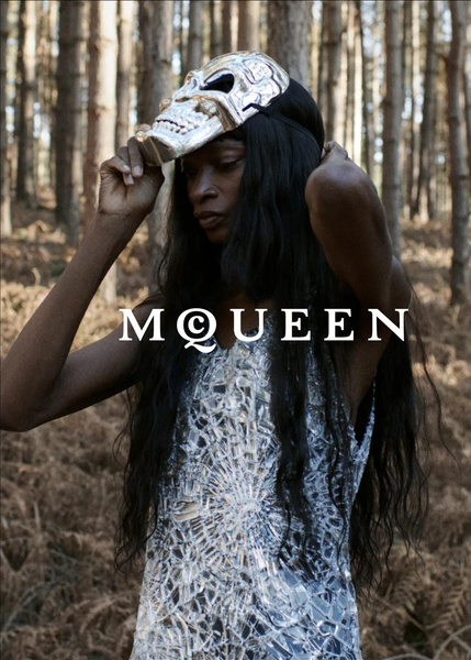 Девушки в лесу: как выглядят первые образы Alexander McQueen под руководством нового креативного директора
