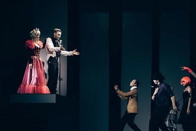 28 артистов красноярского театра попали в больницу в Москве