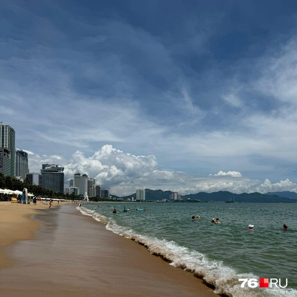 На пляже много свободного места  | Источник: Виктория Шипкова 