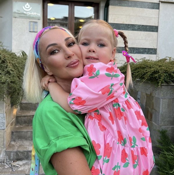 Лера Кудрявцева и ее четырехлетняя дочь попали под волну хейта
