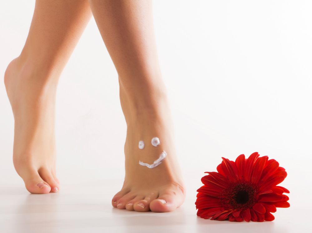 Пойти по следу: правила, крема и аксессуары для нежной кожи стоп | marieclaire.ru