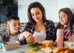 Что давать ребенку в школу: необычный опыт родителей из разных стран мира