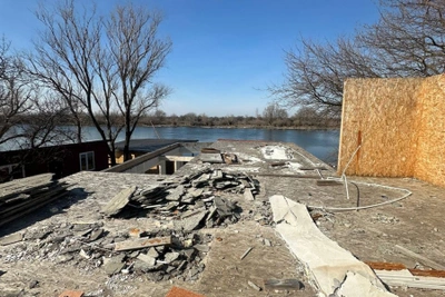 Сторож снял окна и крышу базы отдыха ради продажи