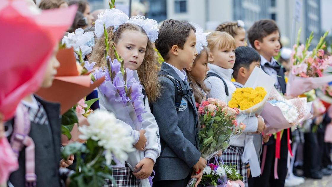 Семиклассница в Канске напала на учителя с ножом и перцовым баллончиком перед линейкой 1 сентября