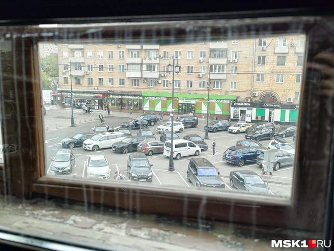 Вид из деревянного окна Ярославского вокзала | Источник: Дмитрий Бондарев / MSK1.RU