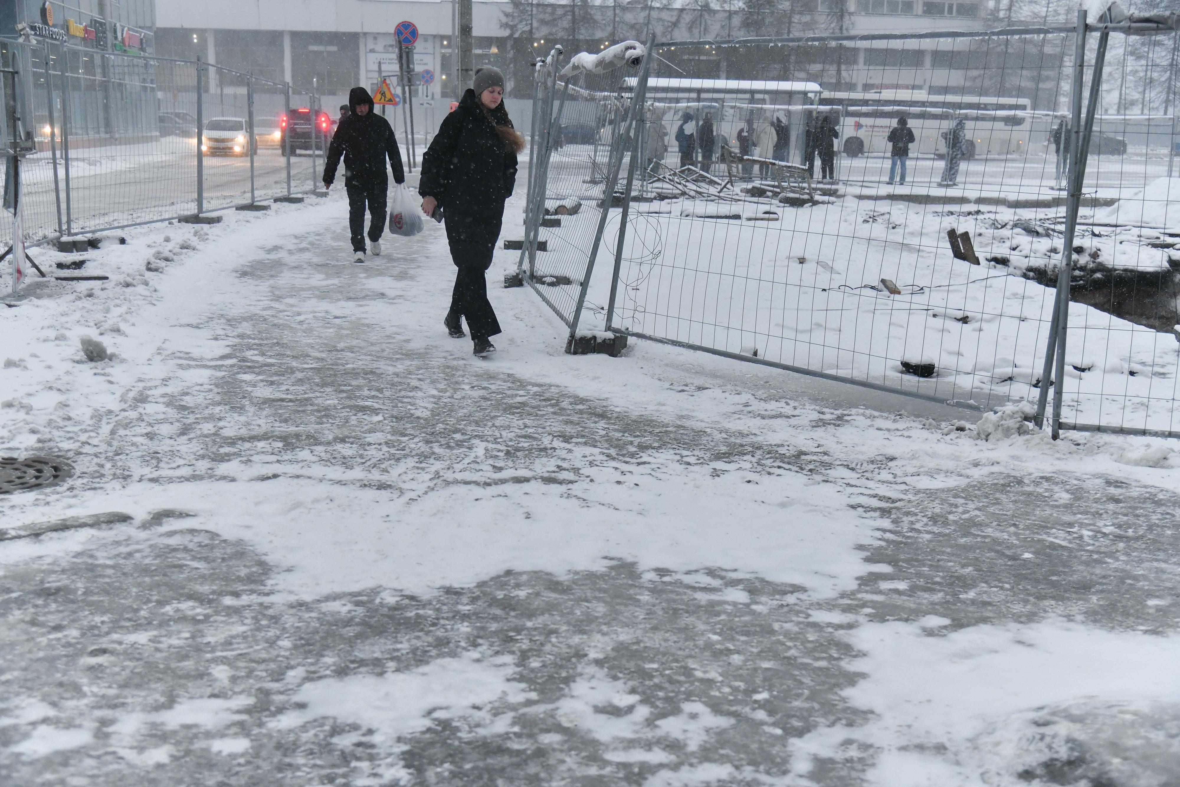 Будьте осторожны на дорогах и тротуарах: в Архангельске и области — гололед