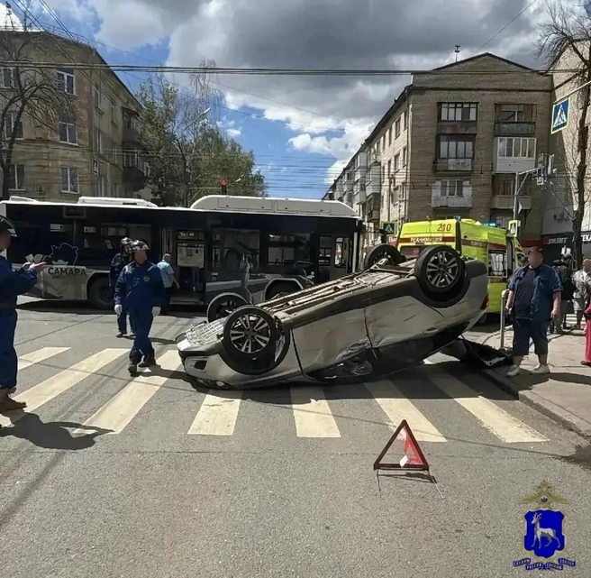 На месте работали сотрудники Госавтоинспекции, полицейские, спасатели и медики | Источник: ГУ МВД России по Самарской области