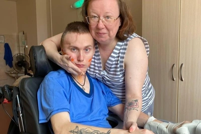 Mother Helps Wounded Soldier Recover After Crash