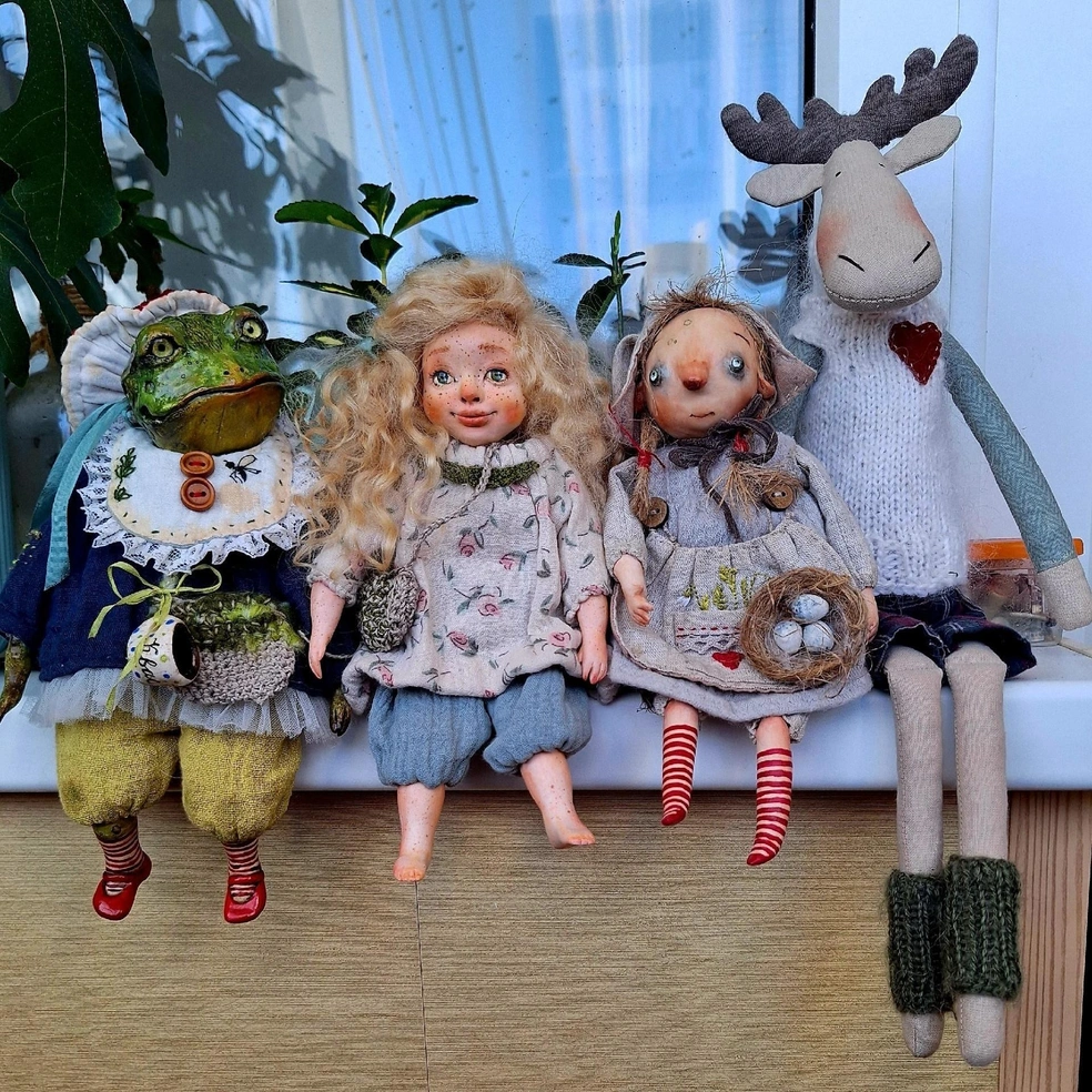 Жаба, олень и парочка непохожих персонажей&nbsp;— отличная компания | Источник: Марина Казак / личный архив