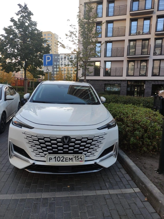 Машины нет в реестре, но она регулярно занимает инвалидное место | Источник: читательница Елена