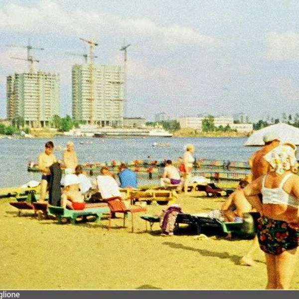 Пляж на Химкинском водохранилище, начало 1970-х | Источник: Pastvu