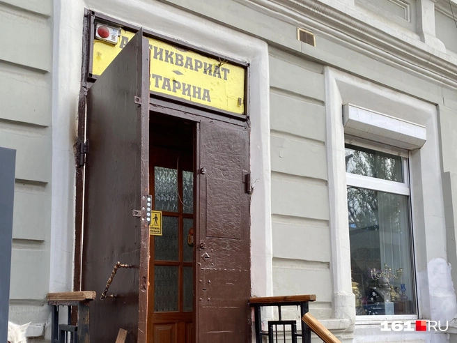 Мы насчитали на улице Станиславского около 7 антикварных лавок | Источник: Наталья Костюк / 161.RU