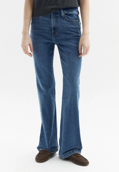 5 лучших способов стилизации джинсов зимой 2026 года