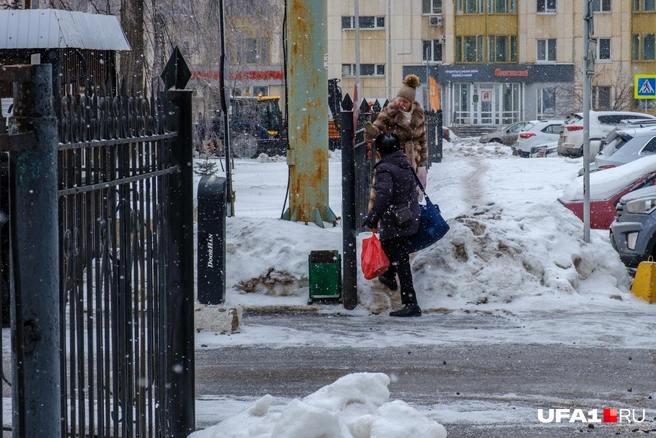 РКБ имени Куватова — вход со стороны Кустарной | Источник: Булат Салихов / UFA1.RU