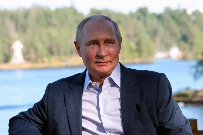 Песков: Путин может сам сесть за руль, когда едет не в кортеже | Источник: телеграм-канал Кремля