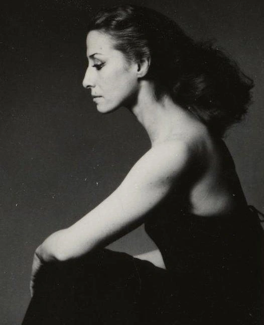 Знаменитый фотопортрет Майи Плисецкой авторства выдающегося Американского фотохудожника Ричарда Аведона теперь хранится в Государственном ​​​​​​​центральном театральном музее имени Бахрушина | Источник: раздел «Коллекции онлайн», сайт музея bakhrushinmuseum.ru
