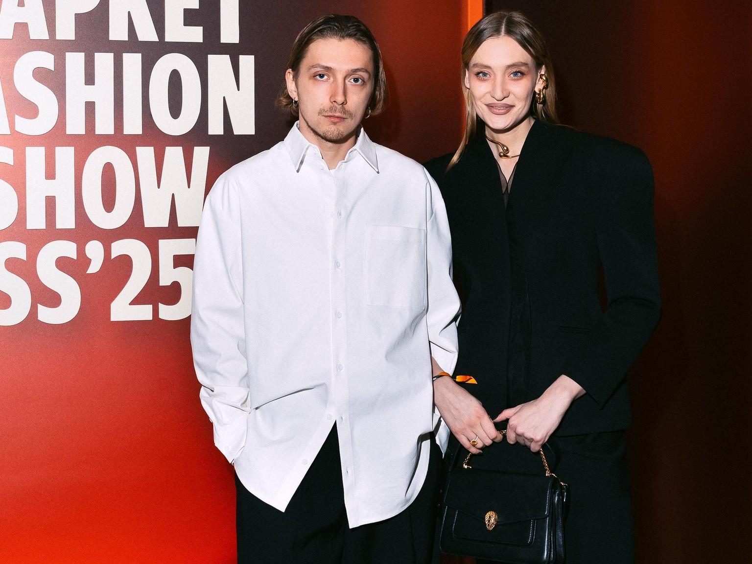      :     Akhmadullina,  頗   