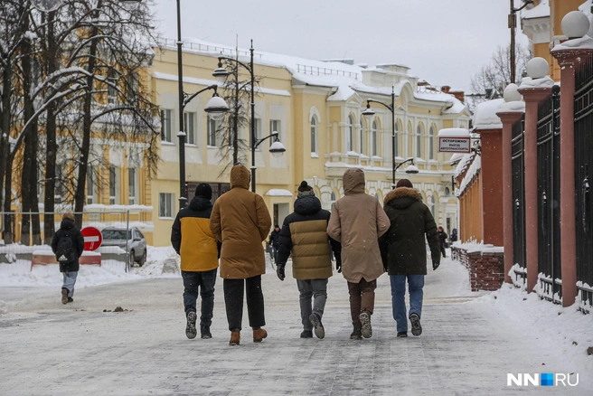 Даже в будний день народу на улице оказалось много | Источник: Наталья Бурухина / NN.RU