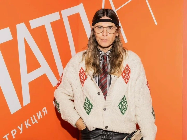 Стилист советует заглянуть в свой гардероб из нулевых или в шкаф мам и бабушек — там может быть много трендовых вещей | Источник: vladislavlisovets / Instagram.com (экстремистская организация, деятельность запрещена на территории РФ)