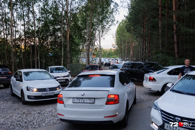 Современные Золушки приезжают на концерты на современных «каретах», типа таких | Источник: Ирина Шарова / 72.RU