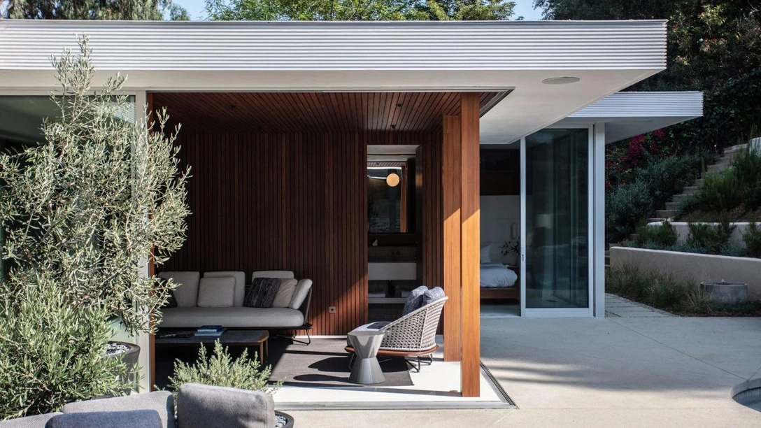 Модернистский дом в Беверли-Хиллз после реконструкции | Источник: Майкл Клиффорд