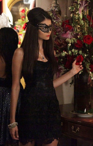 Кэтрин Пирс и невеста Дракулы: 5 самых модных и сексуальных вампирских костюмов на Хэллоуин 2023