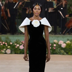 Richard Quinn, весна-лето 2026: Наоми, Алеся и другие розы на «королевском» шоу Недели моды в Лондоне