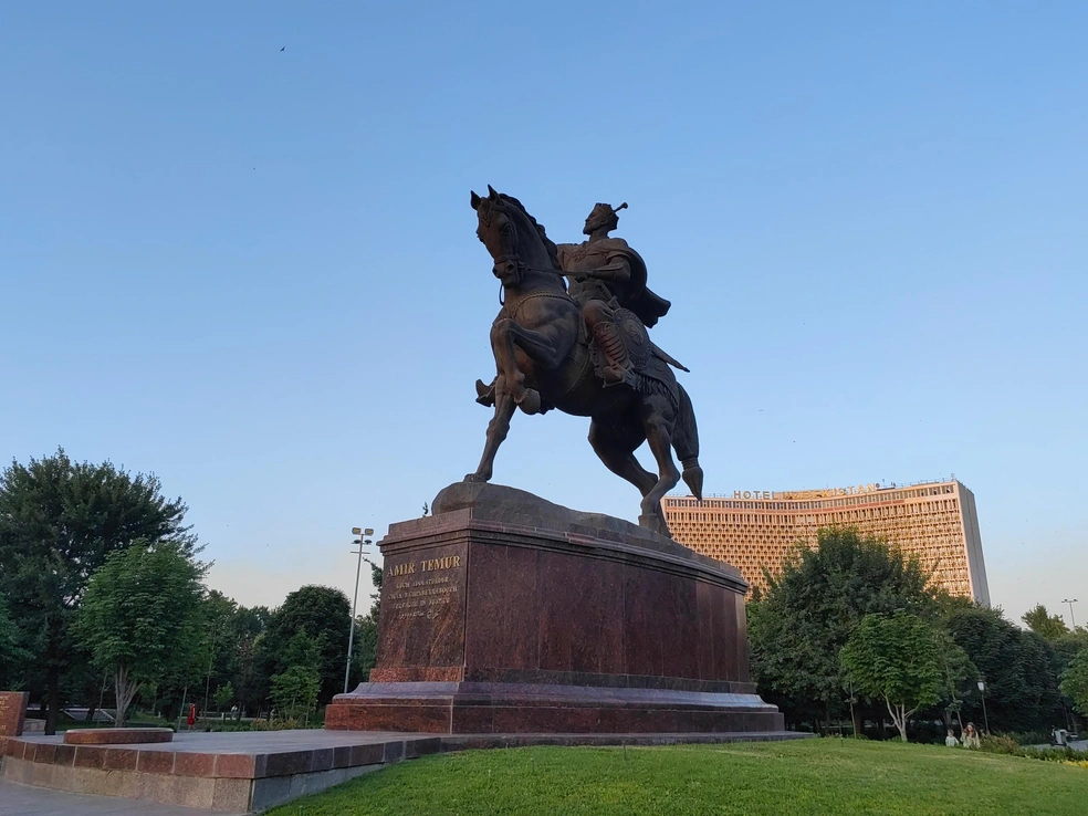 В центре Ташкента есть площадь, названная в честь полководца Амира Тимура | Источник: Андрей Андерсен
