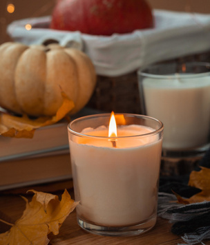Создадут уют и поднимут настроение: 10 ароматических свечей для осени