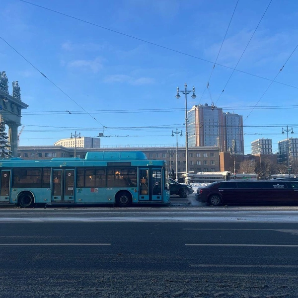 Самая длинная авария года? У Московских ворот автобус встретился с лимузином | Источник: Мегаполис | ДТП и ЧП | Санкт-Петербург | Питер💡/Telegram