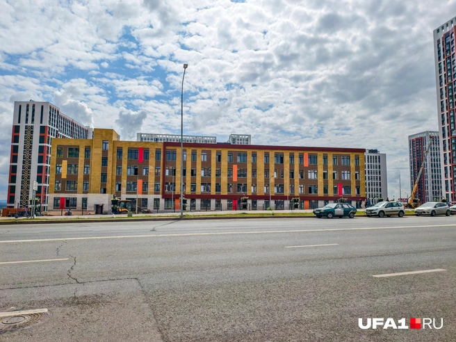 Симпатично вписывается школа | Источник: Булат Салихов / UFA1.RU