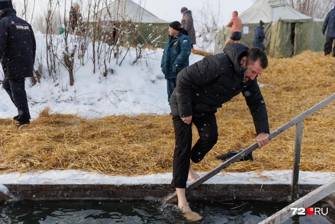 В объектив камеры нашего фотографа попал этот мужчина | Источник: Ирина Шарова / 72.RU