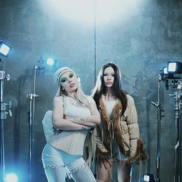 инстасамка, инстасамка песни, инстасамка 2025, инстасамка фото, сколько лет инстасамке, про инстасамку, instasamka, стиль инстасамки | Источник: Социальные сети