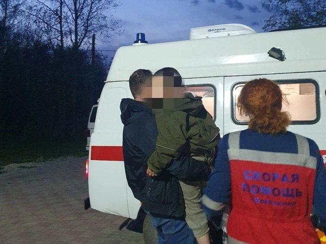 Мальчик был в сознании, он очень устал и хотел спать | Источник: отряд «Регион 59»