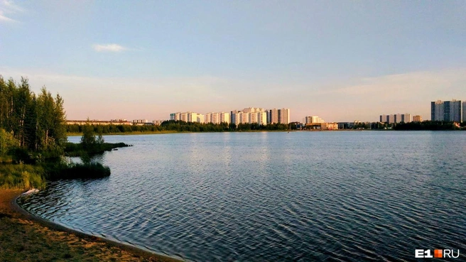 В черте города есть красивое озеро | Источник: читатель E1.RU Иван