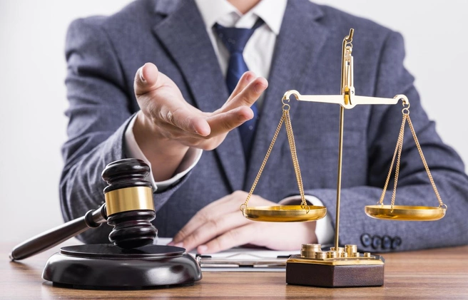 По доброй воле — но в принудительном порядке. Почему идея адвокатской монополии вызвала бурные споры среди юристов | Источник: iStock.com/ximushushu