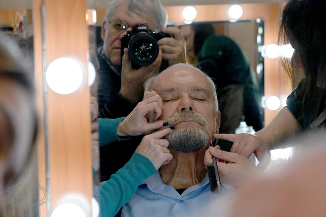 В гримёрке перед спектаклем «12» в Чите | Источник: Евгений Епанчинцев