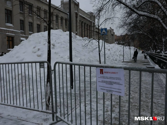 Сейчас Миусская дюна огорожена заборами | Источник: Артём Устюжанин / MSK1.RU
