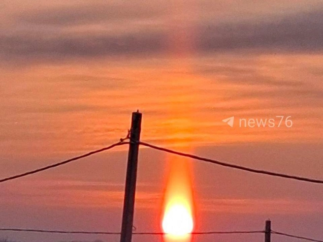 Вид на световые столбы в ночном небе. | Источник: читатель 76.RU