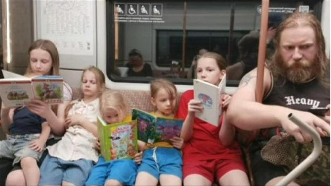 На примере детей Тепляковых педагог объяснил, в чем главная проблема 8-летних студентов