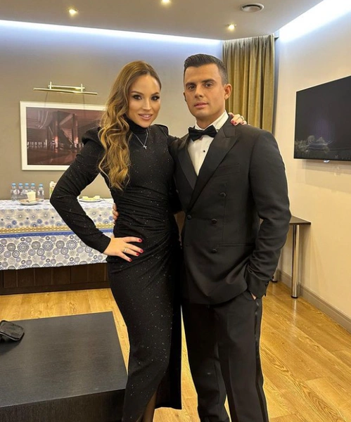 Супруги познакомились в 2016 году, во время праздновании дня рождения певца