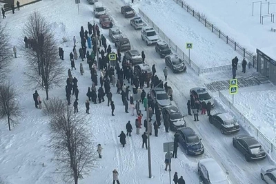 Teenager with knife and explosions attacks lyceum in Tatarstan