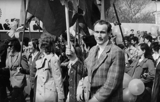 Куда ж без демонстраций в 80-е годы ХХ века!  | Источник: Владимир Гинтер / Vk.com