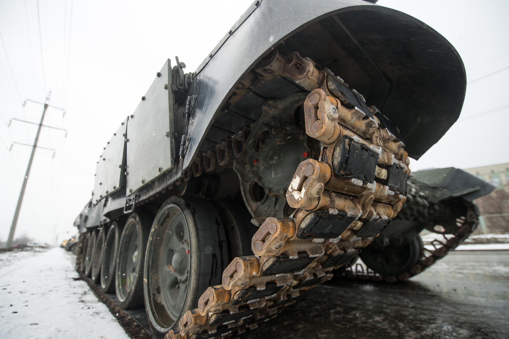 26 февраля 3. Парк военной техники. Танкисты Борзя. Масса танка т 55. 2 Подбитых танка в Ростове.