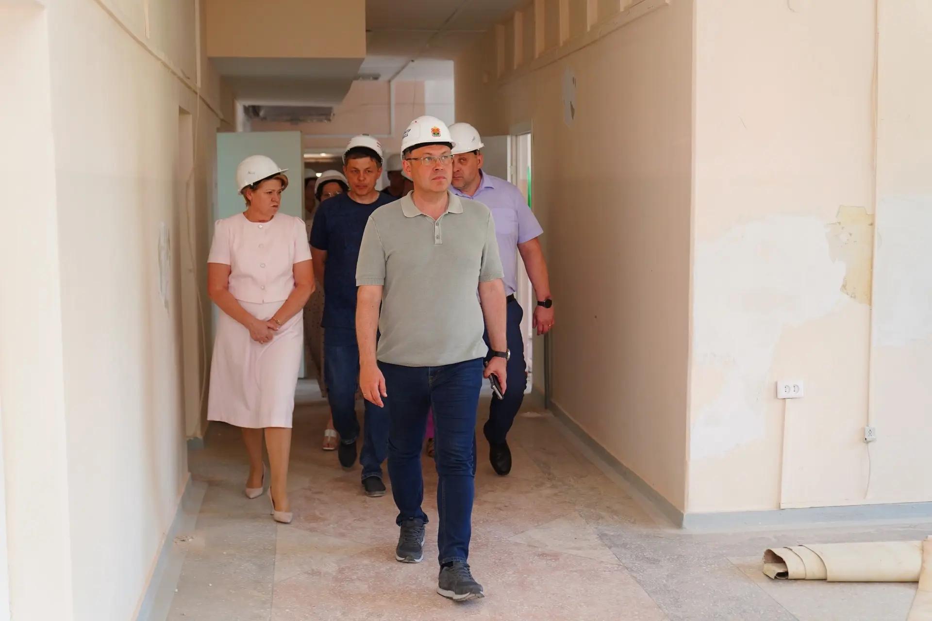 Летом Середюк и сейчас, и десять лет назад сохраняет ощущение непринужденности в одежде | Источник: Илья Середюк / ВКонтакте