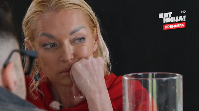 Особенно в первом выпуске отличилась Анастасия Волочкова | Источник: кадр из шоу «Звёзды под капельницей» (18+), «Пятница», 2025 год